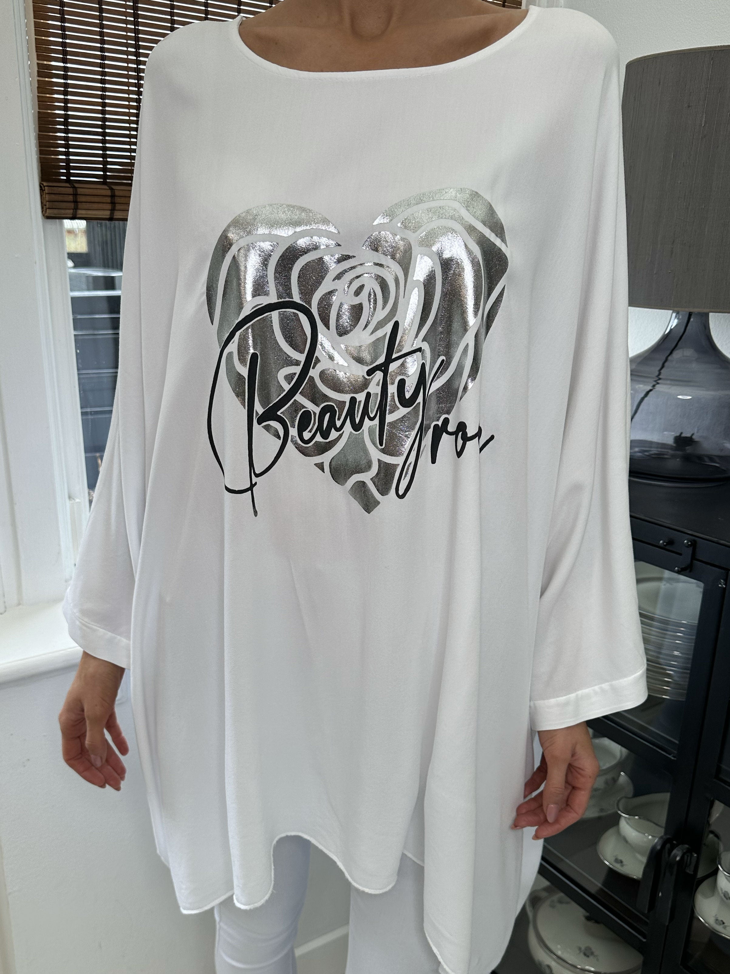 Flavia - T-shirt med silvertryck och fladdermusärmar